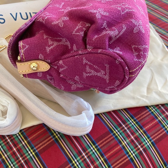 Louis Vuitton Fuchsia NEW PLEATY bag - Picture 5 of 9